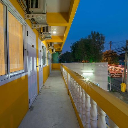 Take A Rest Donmuang Residence Бангкок Экстерьер фото